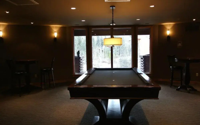 Rundle Cliffs Lodge by Canmore Premier