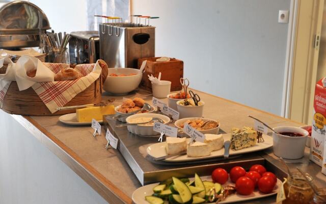 Tiraholms hotell