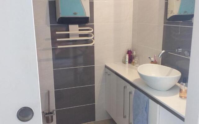 Maisonnette Au Bord De L Etang