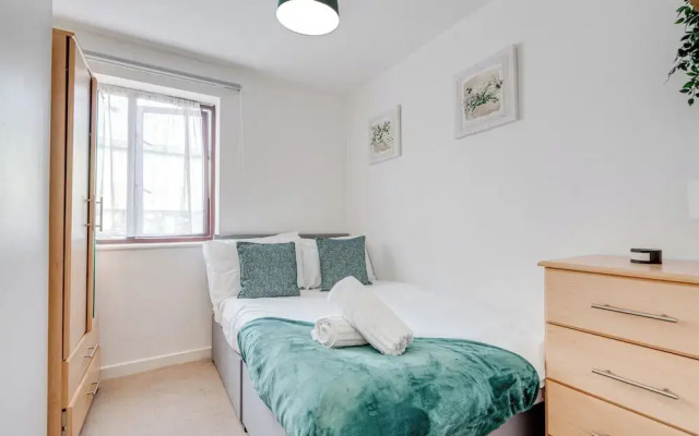 Canadawater-2bedroom-1bathroom-free Parking