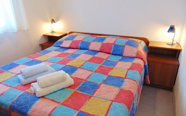 Apartment Vin - excellent location and close to the sea A Postira, Island Brac