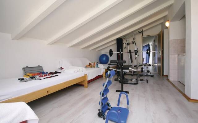 Beautiful Home in Brodarica With Wifi and 6 Bedrooms