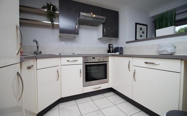 Violet's Corner Luxury Apartment by StayStaycations