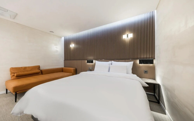 Seocho JS Hotel