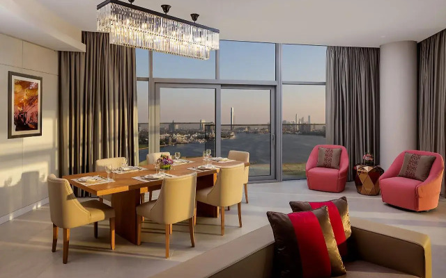 Hilton Dubai Creek Hotel & Residences