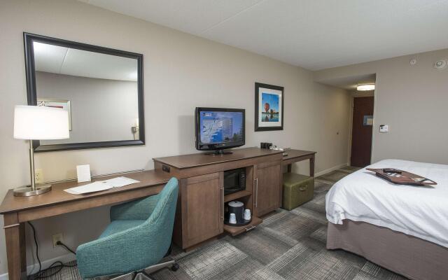 Hampton Inn & Suites Cincinnati-Union Center