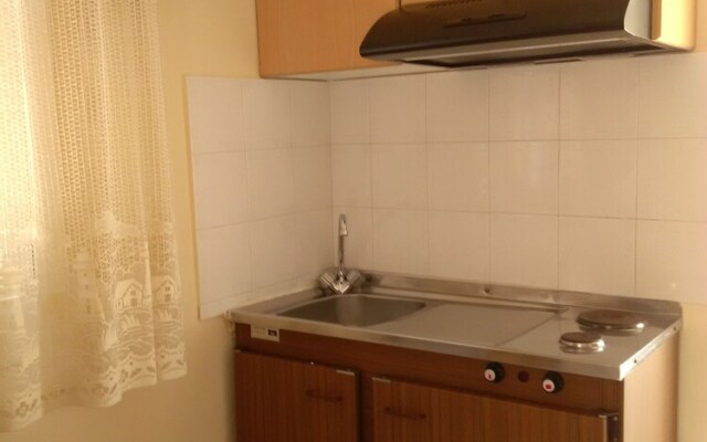 Aragorn Studios & Apartments