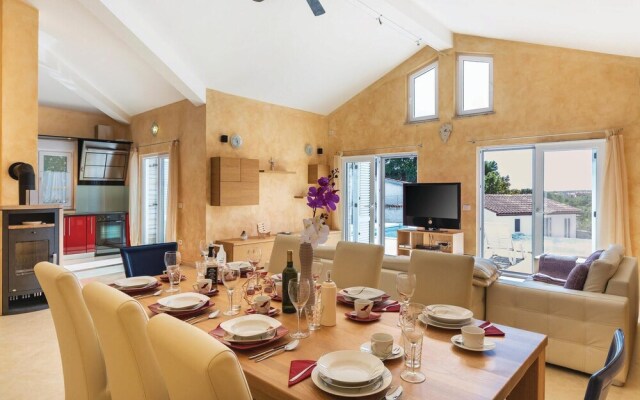 Amazing Home in Medulin With Wifi and 6 Bedrooms