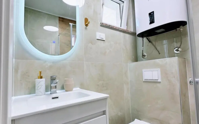 Sea View Apartment Rijeka-free Parking-6 People