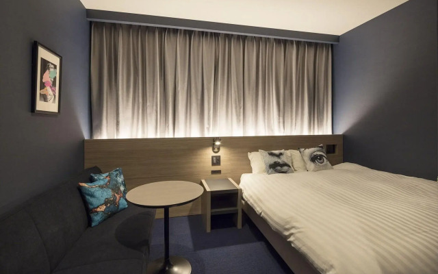 Hotel She, Osaka