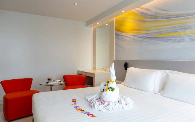 Centara Watergate Pavilion Hotel Bangkok - Image 4
