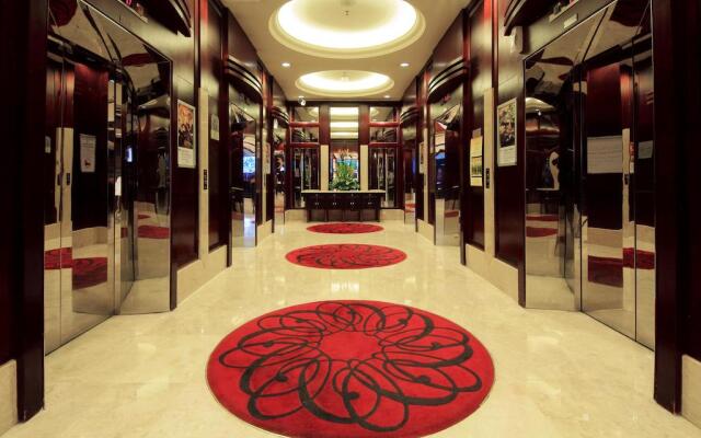 Grand Seasons Hotel