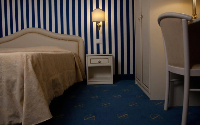 Hotel Navy