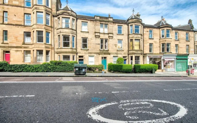 Lovely and Spacious 2BR Home on Comiston Road