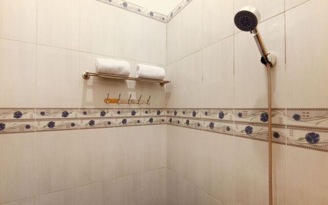 OYO Living 1332 Almonsari Residence