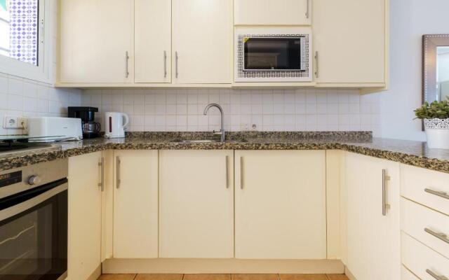 16 House in front of the sea