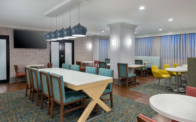 Hampton Inn Buffalo-Airport / Galleria Mall