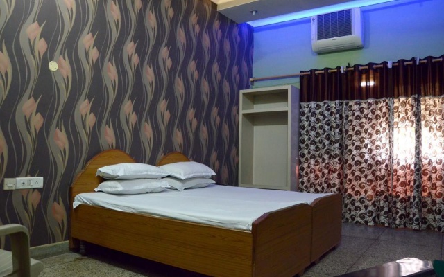 Hotel New Bakshi House – Guest Rooms – Agra