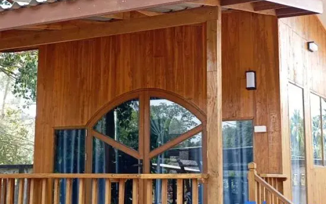 Wood Cabin by the bay, Awnon Beach at Time Travel Club