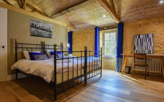 Plush Mansion on a High-end Property in Saint-germain-de-belvès With Pool