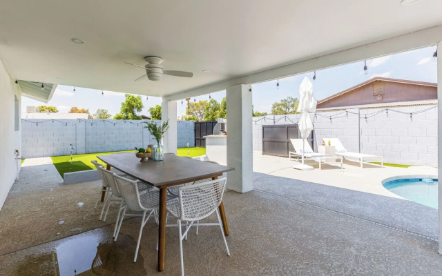 Old Town Fashion-pool-putting Green-bbq Grill