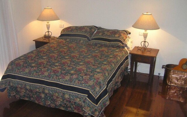 Captain's Cottage Bed & Breakfast