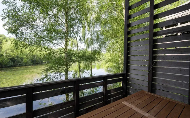 Waterside Elegance Sky Pad