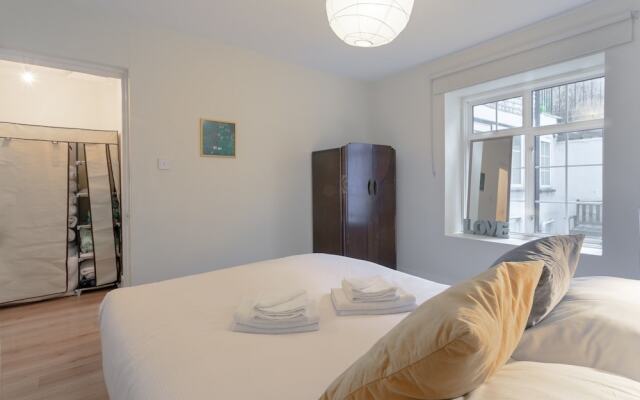 1 Bedroom Apartment in Notting Hill Accommodates 3
