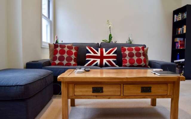 Spacious 2 Bedroom in Battersea