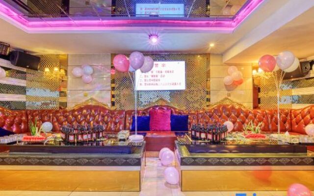 Pine House(Yangshuo West Street Branch)