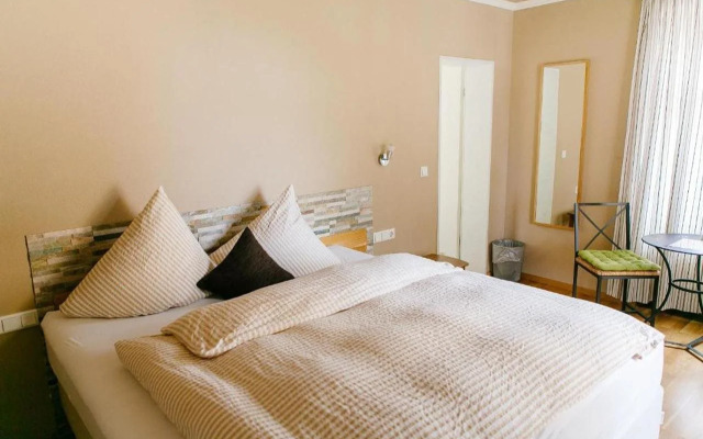 Landhotel Airport Inn