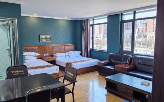 Taihe Hotel (Datong High-speed Railway South Station Fantawild Store)