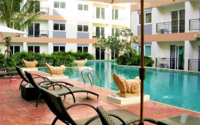 Park Lane studio apartment with swimming pool view Pattaya