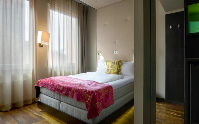 Home Hotel Folketeateret