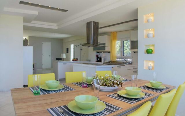 Infinity Pool Villa With Sea Views Near Rethymno City & Beach and Shaded BBQ