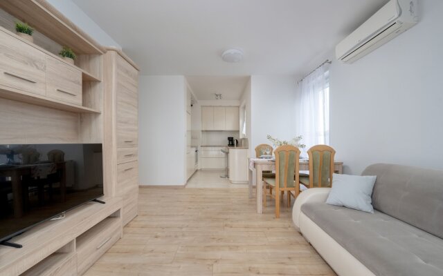 Bright Apartment With Balcony by Renters