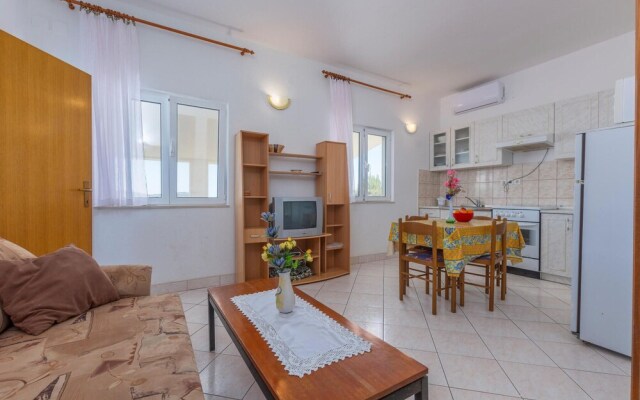 Awesome Home in Sevid With 5 Bedrooms