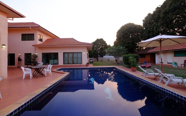 Mukdahan Manor B&B