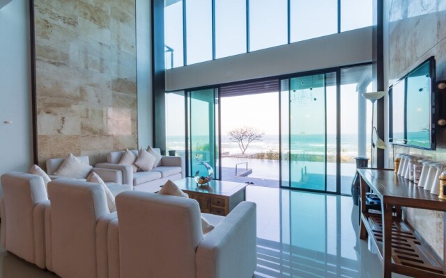 Beach Front 4 Bedroom Pool Villa RV