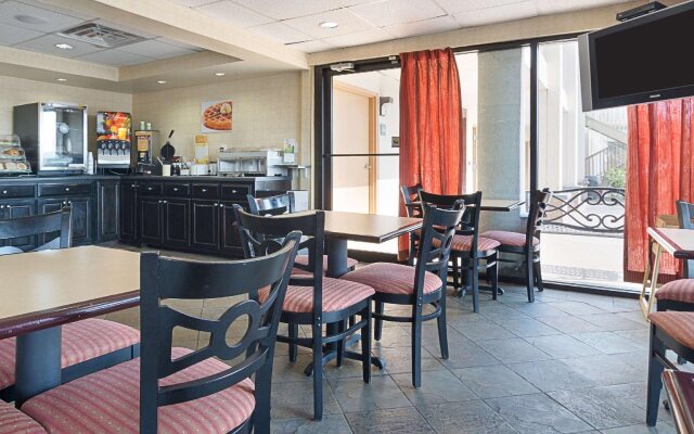 Quality Inn Calhoun North I-75