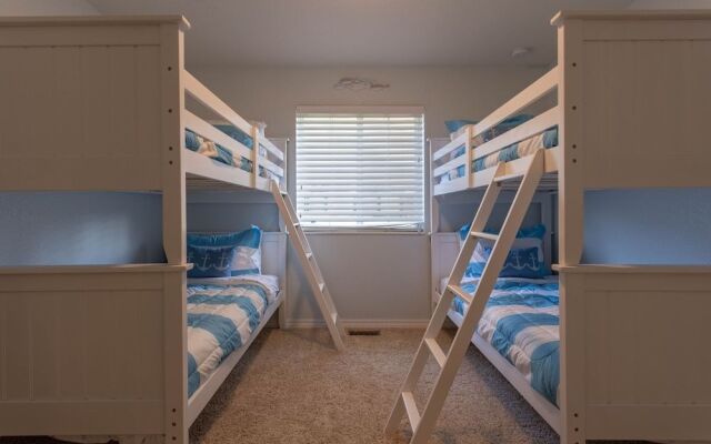 Afternoon Delight 2 Bedroom Condo by Redawning