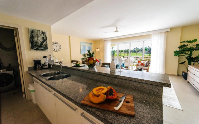 New Apartment Sueno pool area private Beach guard