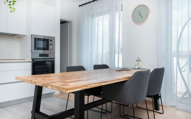 Elisabeth Downtown Apartments by UrbanRent