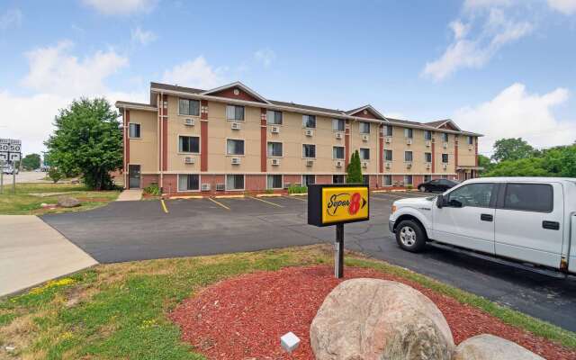 Super 8 by Wyndham Kenosha/Pleasant Prairie