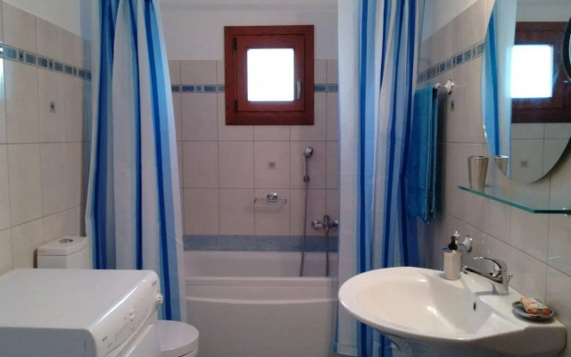 Tholos Bay Suites