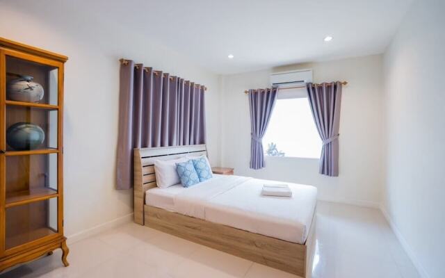 Natcha Pool Villa by Warin