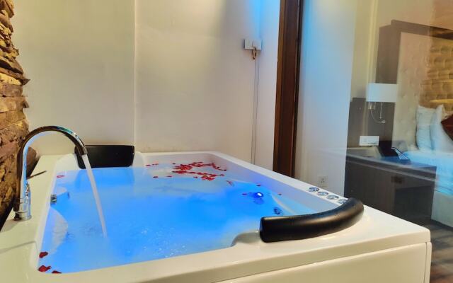 Royale Retreat Hotel & Spa Near Mall Road