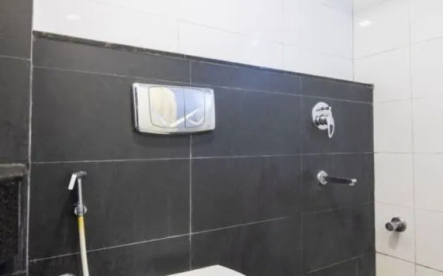 Compact Maple Leaf by OYO Rooms