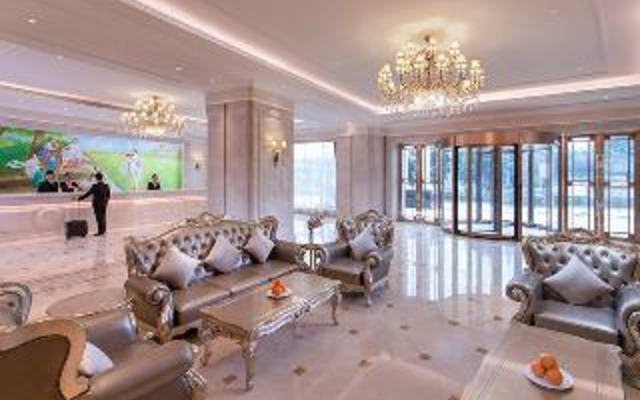 Vienna Hotel (Chengdu South Railway Station Sanwayao Subway Station)