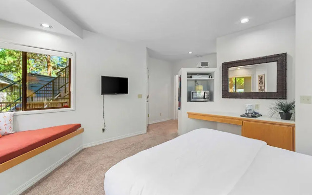 Snowcap Escape at Mount Bachelor